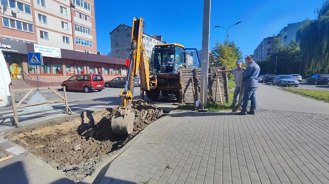 У Луцьку ремонтують тепломережі: як місто готується до опалювального сезону (фото, відео)