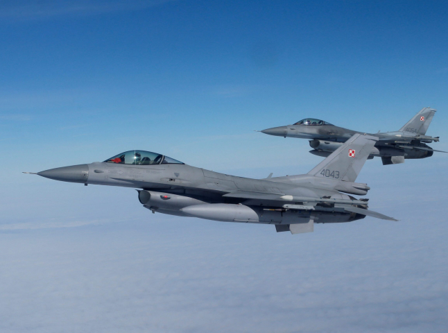 Винищувачі F-16 здатні змінити перебіг подій на фронті, – Ігнат