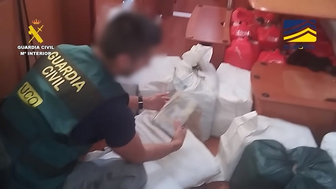 В Іспанії затримали членів наркокартелю і вилучили 700 кілограмів кокаїну (відео)