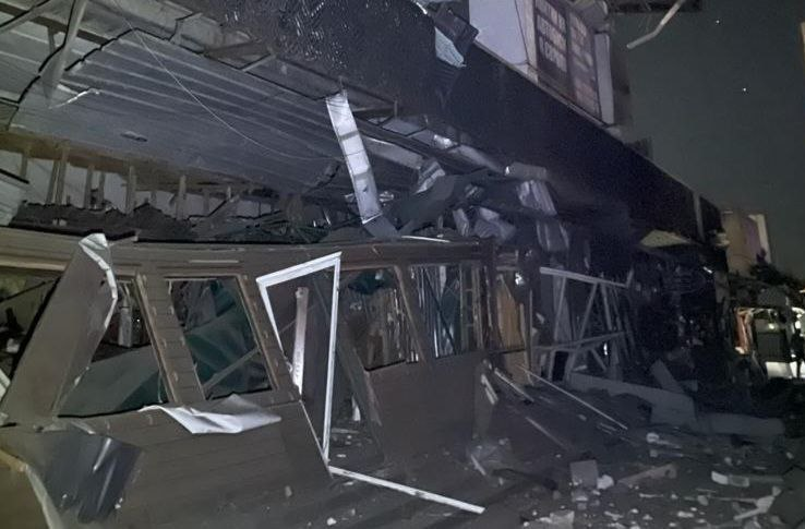 Росіяни вдарили у транспортний об'єкт в Дніпрі (фото)