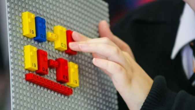 Lego почне продавати конструктор із нанесеним шрифтом Брайля