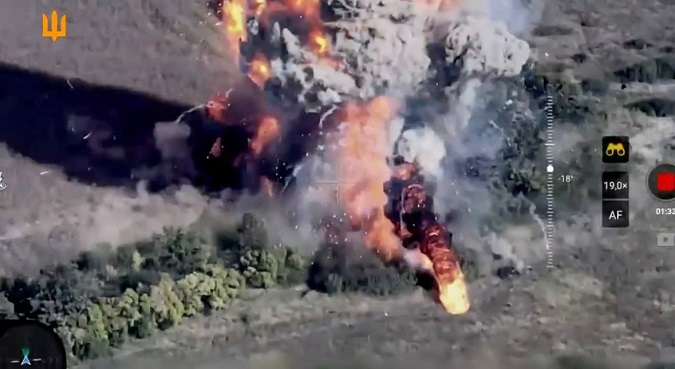 Воїни «князівської» бригади за допомогою FPV-дрона знищили самохідну гаубицю (відео)