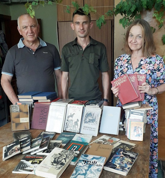 Луцький СІЗО поповнили українськими книжками (фото)