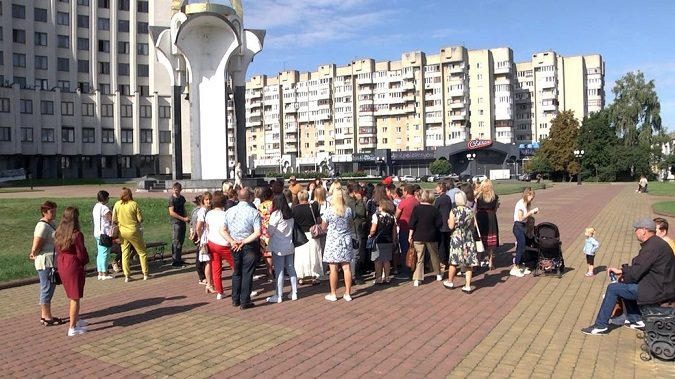 У Луцьку проти нової директорки мітингували працівники навчально-реабілітаційного центру