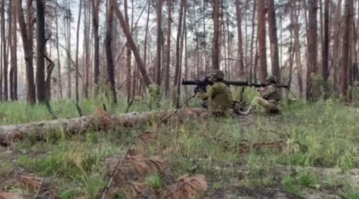 Волинські тероборонівці насипають окупатам з гранатометів у лісі на Луганщині (відео)