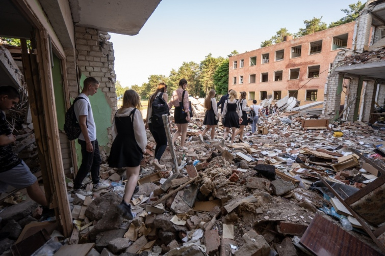 У Кабміні обіцяють відбудувати зруйновані школи: скільки і за чиї гроші