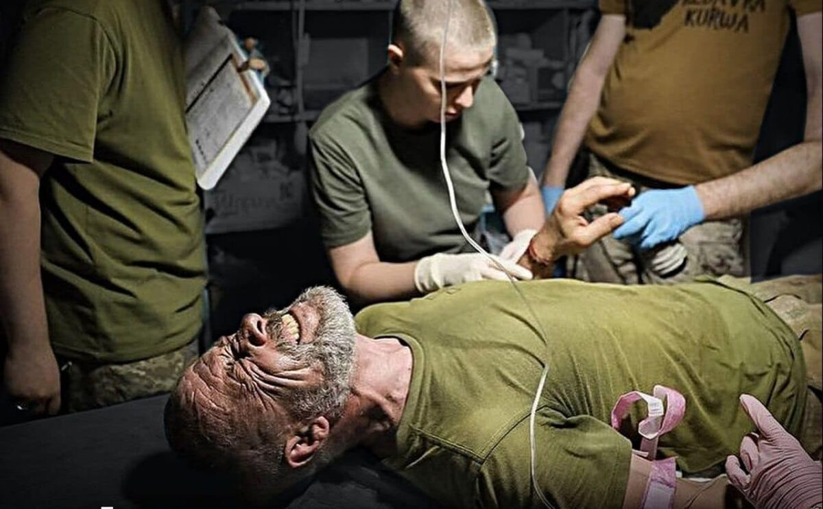 Бойовим медикам в Україні дозволили переливати кров на догоспітальному етапі