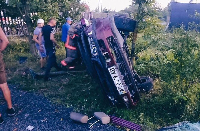 Один чоловік загинув: подробиці ДТП на Волині, в якій авто злетіло у кювет (фото)