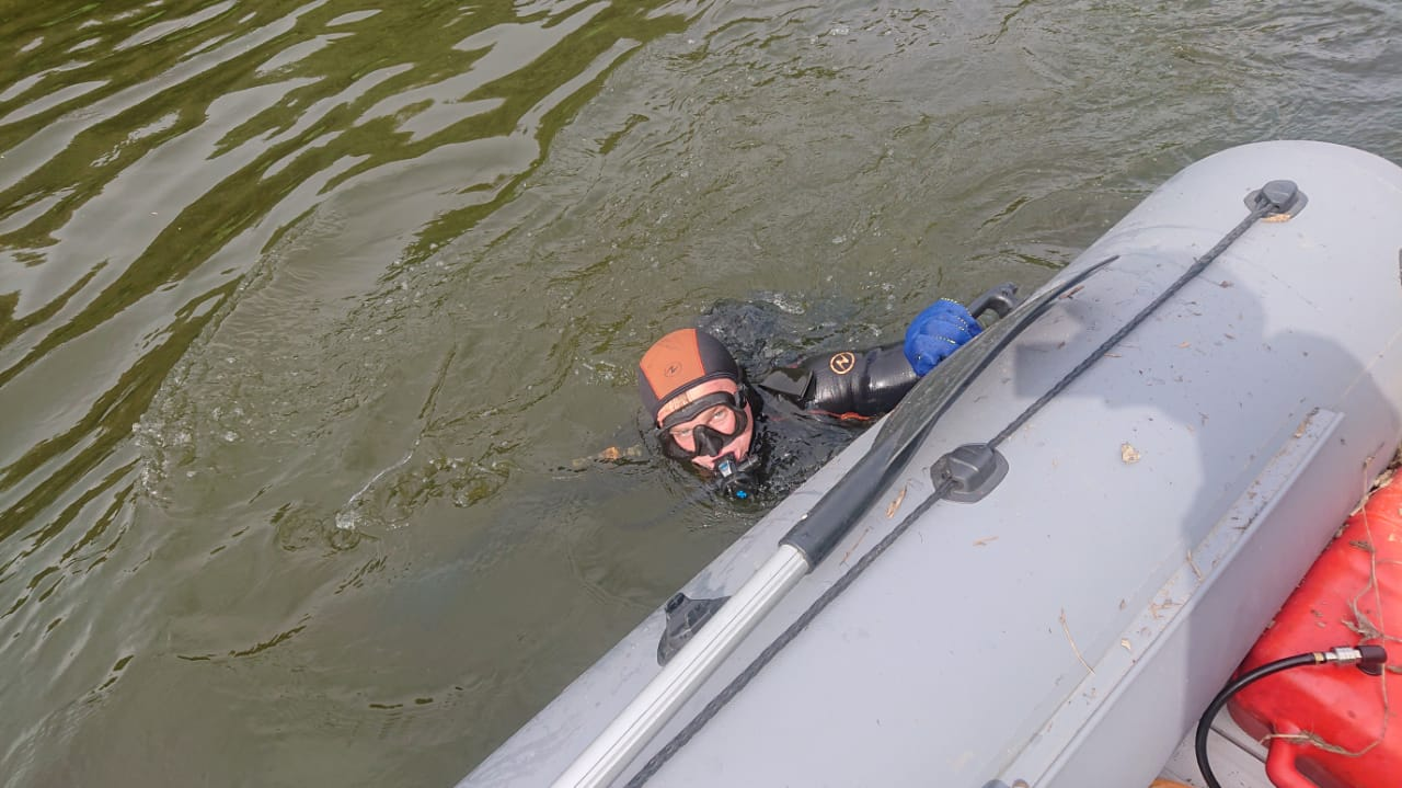 Зник дві доби тому: водолази підняли тіло чоловіка, якого шукали в річці Стир (фото)