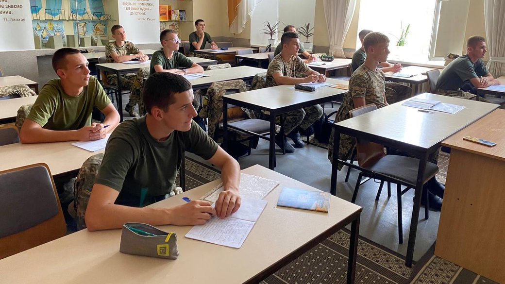 У половини вступників батьки воюють: як розпочався навчальний рік у Волинському військовому ліцеї
