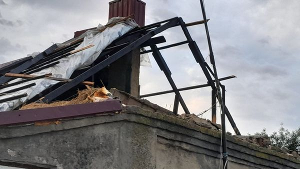 Зірваний дах, розвалені стіни: в селі біля Луцька удар блискавки зруйнував будинок (фото)