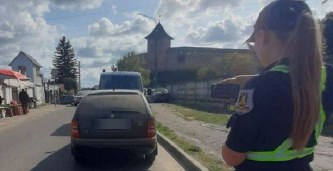 У Луцьку муніципали покарали водіїв за паркування у Старому місті (фото)