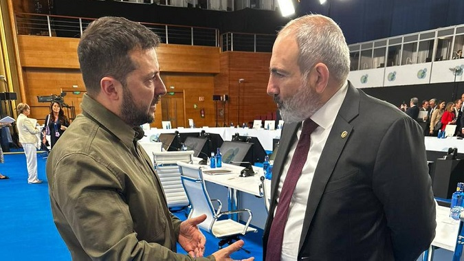 Зеленський вперше зустрівся з премʼєр-міністром Вірменії