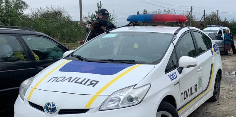У Луцькому районі п'яний водій підкинув гроші в поліцейське авто (фото)