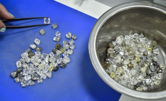 Tiffany та Cartier продовжують використовувати в своїх виробах російські діаманти