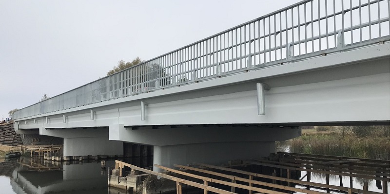 На Волині завершують ремонт 54-метрового мосту через річку (фото)