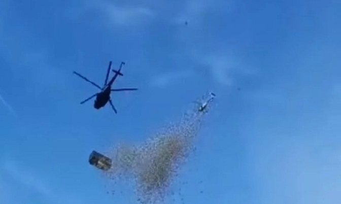 У Чехії скинули мільйон доларів з гелікоптера: навіщо (відео)