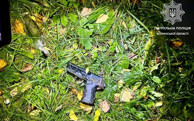 У Луцьку неповнолітній стріляв з пістолета (фото)