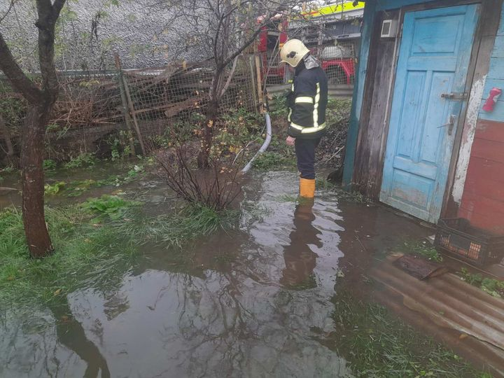 У Володимирі затопило приватний будинок