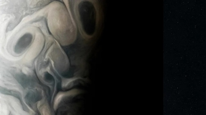 До Гелловіну у NASA показали моторошне «обличчя» Юпітера