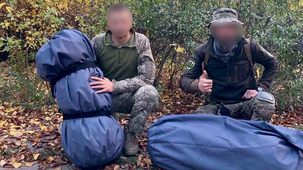 У Нововолинську волонтери виготовили сотню рюкзаків-баулів для військових (фото)