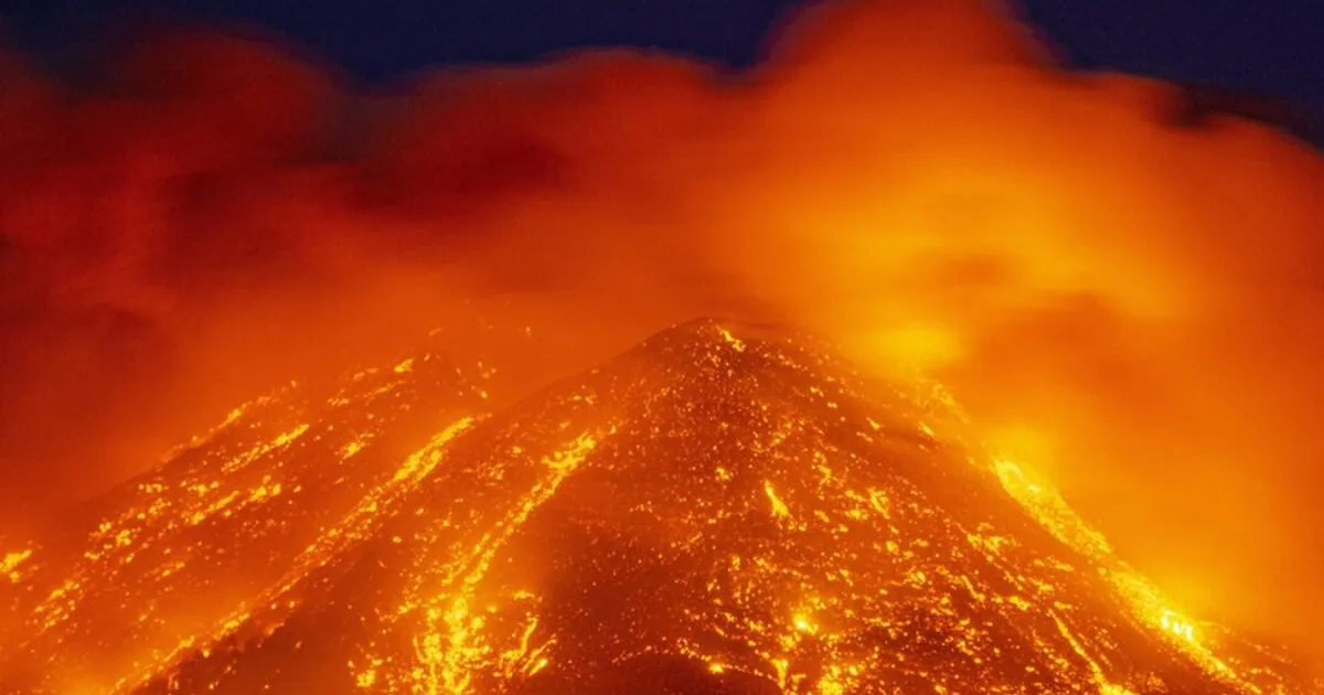 На Сицилії розпочалось виверження найвищого у Європі вулкана Етни