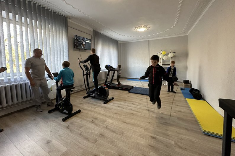 Для дітей і дорослих: в Берестечку відкрили тренажерну залу та спортивний майданчик (фото, відео)