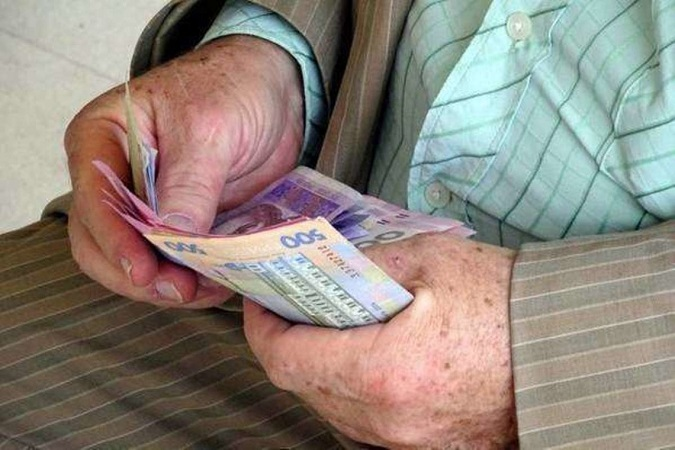 Деякі українці можуть залишитись без пенсій: як поновити виплати
