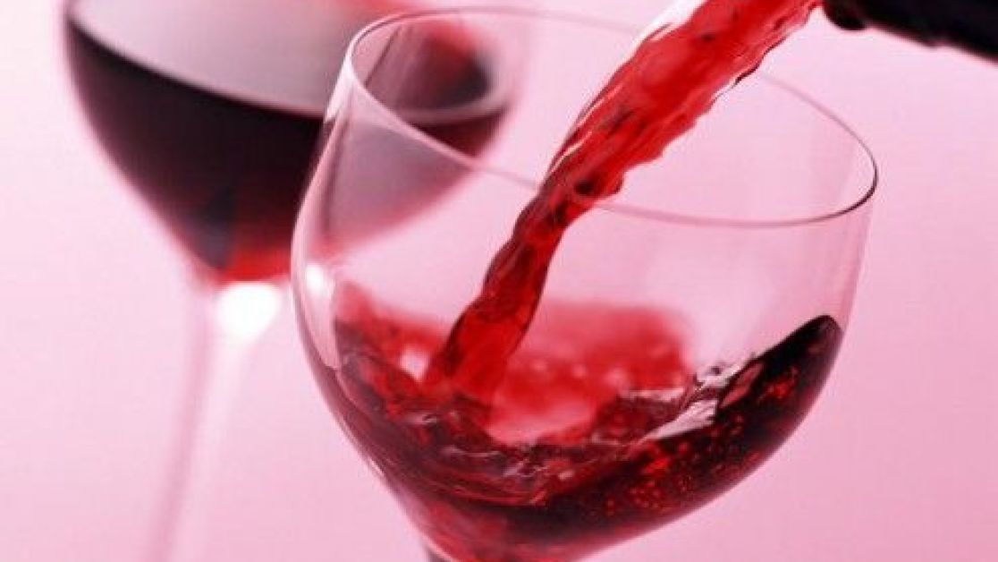 Чому від червоного вина болить голова