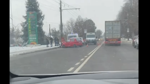 У Луцьку на Львівській зіткнулися три автомобілі – є постраждалі