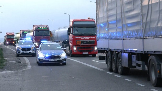 У черзі – близько 3700 вантажівок: що відбувається на польсько-українському кордоні