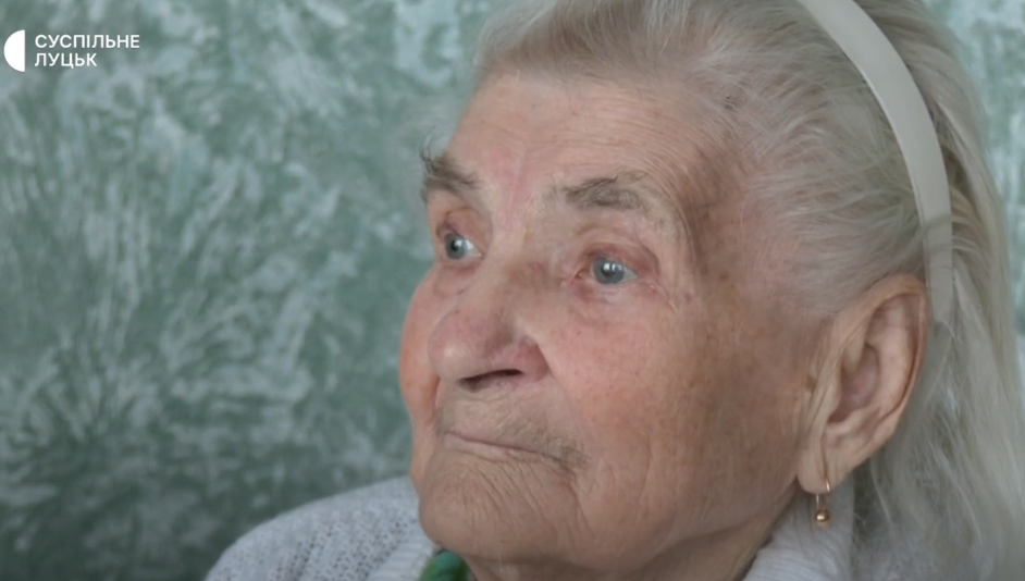 «Як згадаю – волосся дибки»: у Луцьку 92-річна переселенка розповіла про пережитий Голодомор (фото, відео)