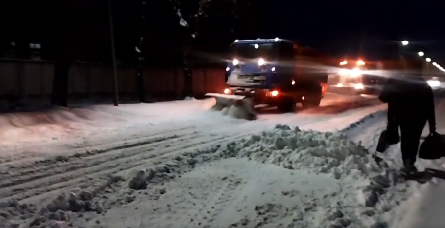 На Ковельщині всю ніч чистили дороги (відео)