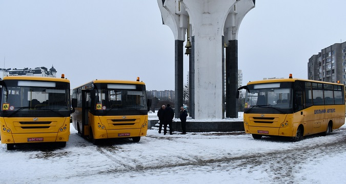 Ще три громади Волині отримали шкільні автобуси: які саме (фото)