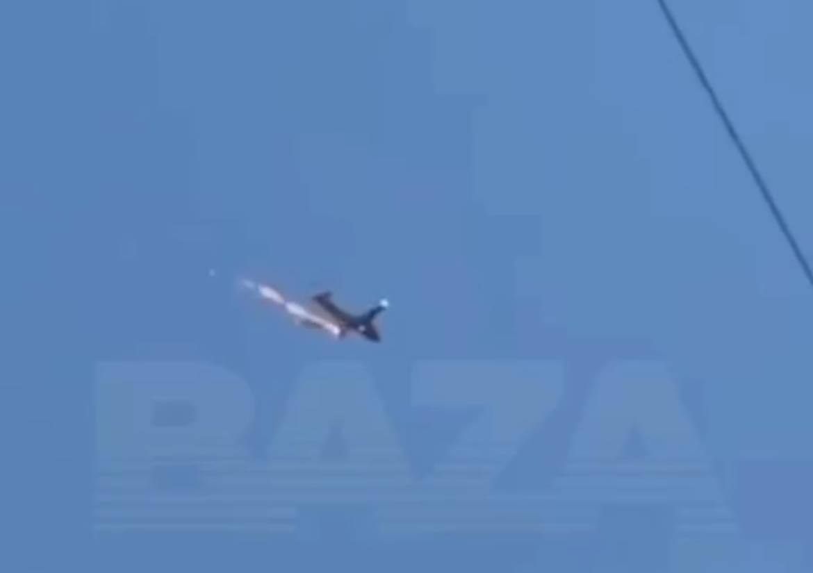 У росії в небі загорівся літак (фото, відео)