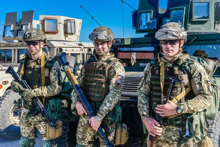 Українським військовим, які навчаються в Британії, влаштували різдвяні вечірки