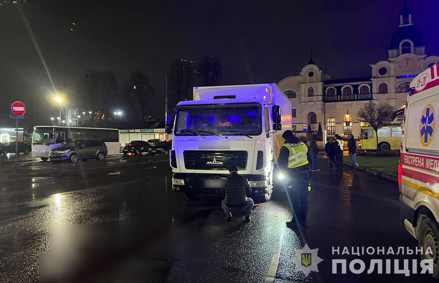 Смерть під колесами вантажівки: подробиці страшної аварії у Луцьку (фото)