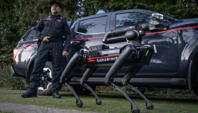 В Італії представили робота-собаку, який допомагатиме поліцейським