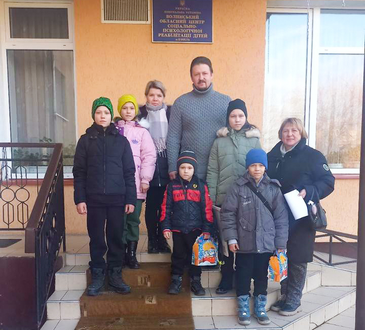 На Волині родина з Одещини всиновила п'ятьох братиків і сестричок