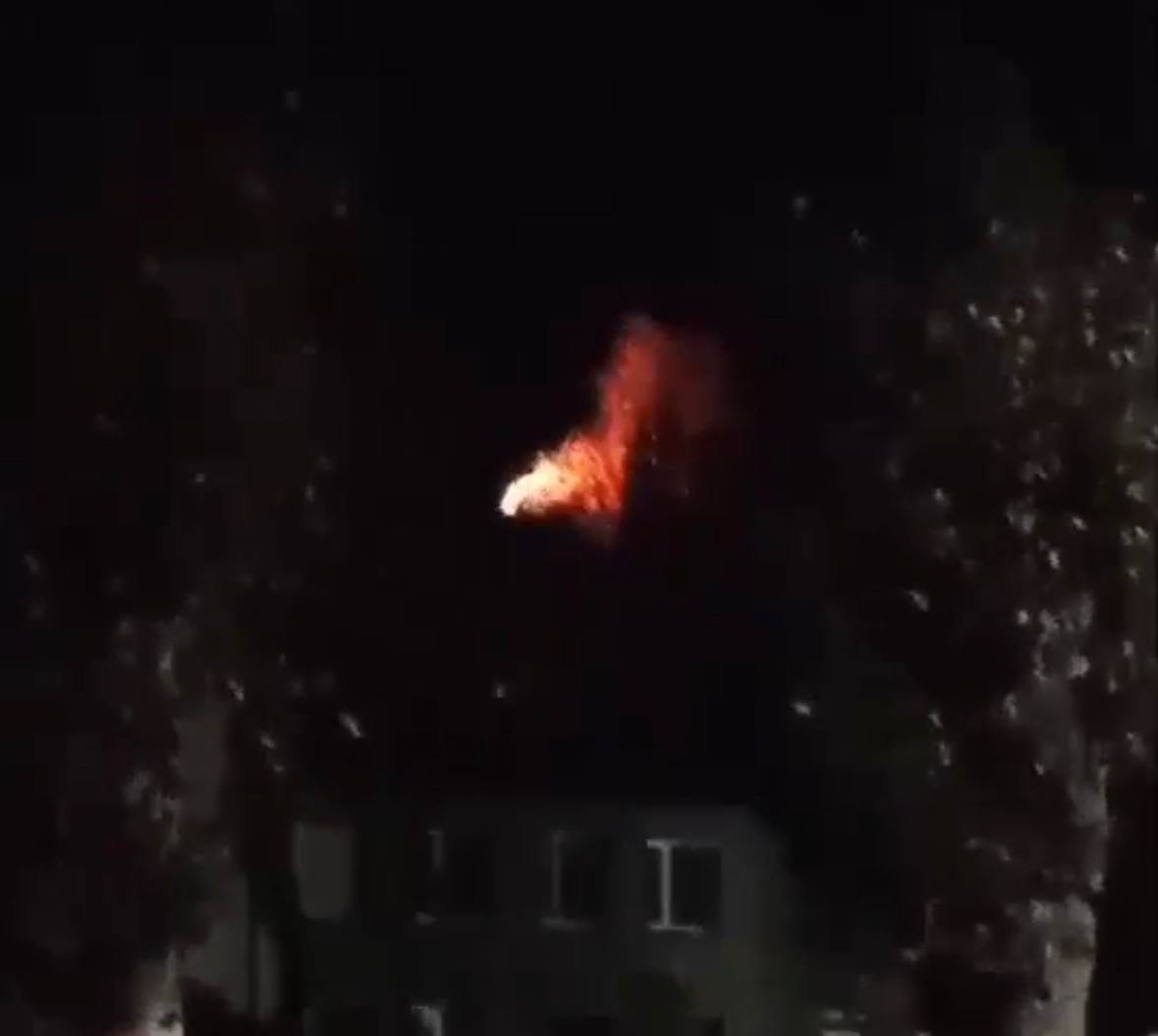 У Ківерцях горить дах навчального закладу (відео)