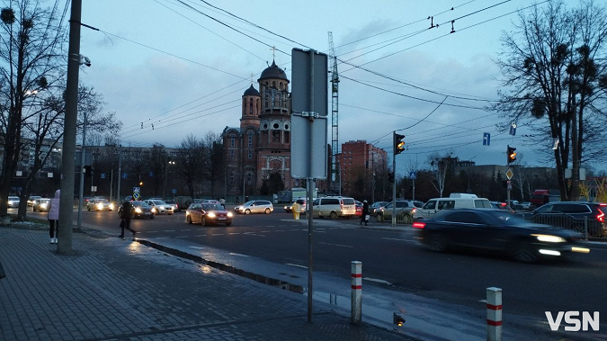 У Луцьку біля ПортCity не працюють світлофори – вже сталася ДТП (фото)