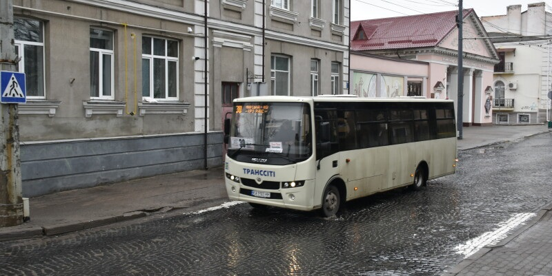 У Луцьку на два маршрути запустили 16 новеньких автобусів (фото)
