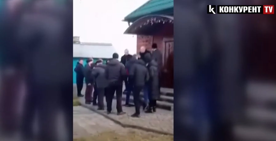 У селі на Волині побилися прихильники УПЦ «МП» та ПЦУ – рознімала поліція (відео)