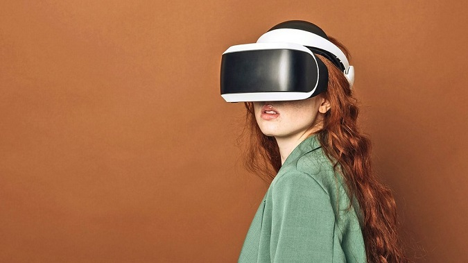 У Великій Британії розслідують групове зґвалтування неповнолітньої дівчини у VR-грі