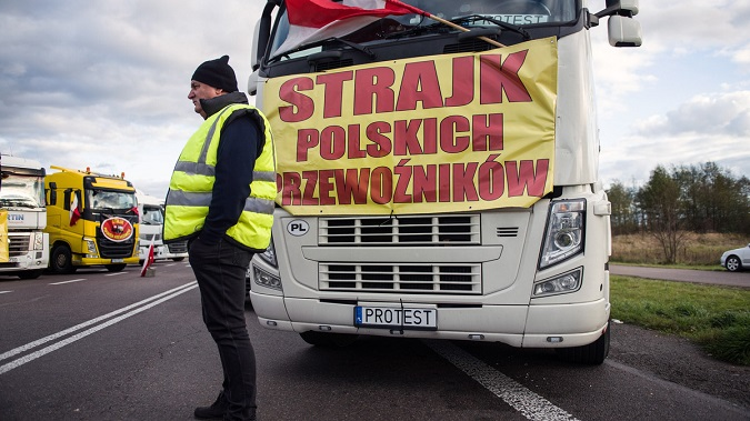 Польські фермери відновлюють блокування пункту пропуску «Медика – Шегині»
