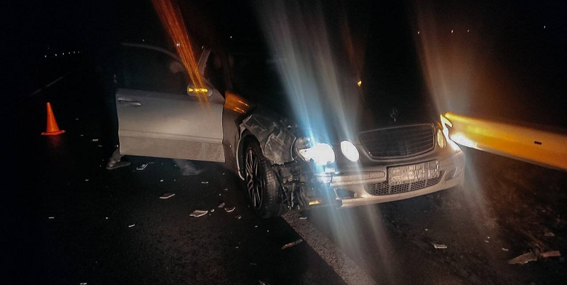 Під Луцьком вночі п'яний водій «не помітив» Mercedes (фото)