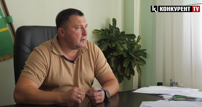 «Без коментарів»: чи віддав мер Ківерців БРДМ військовим, а позашляховик – лікарні (відео)