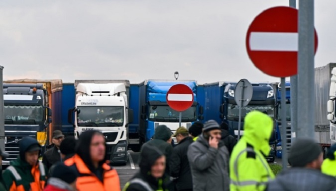 Уряд Польщі домовився з фермерами про припинення блокади ПП «Медика-Шегині»