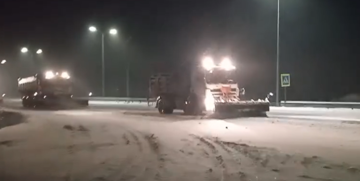 На дорогах Волині близько 50 снігоприбиральних машин усувають наслідки снігопаду (відео)