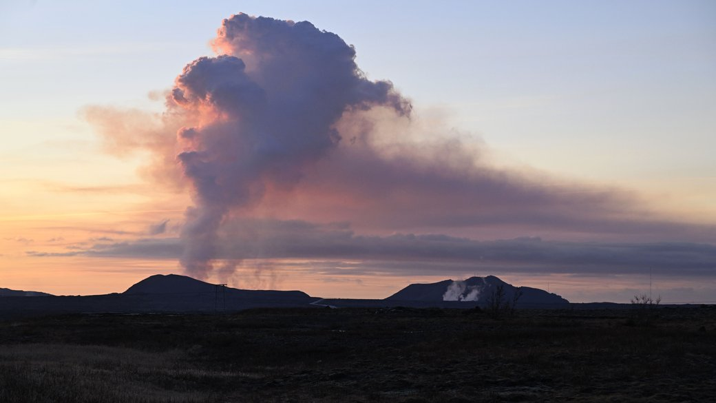 В Ісландії розпочалося виверження вулкана на півострові Рейк'янес